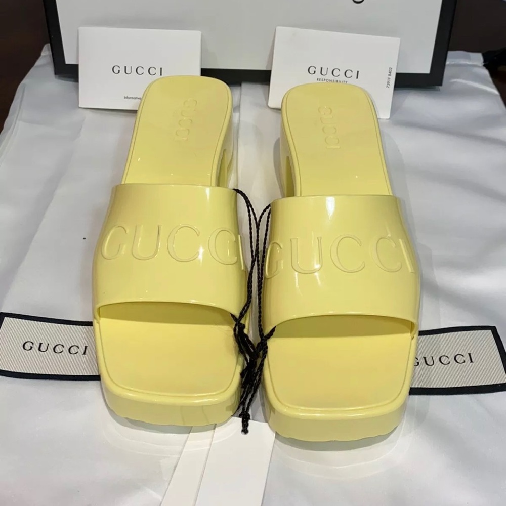 Women Gucci Sandals Size 8